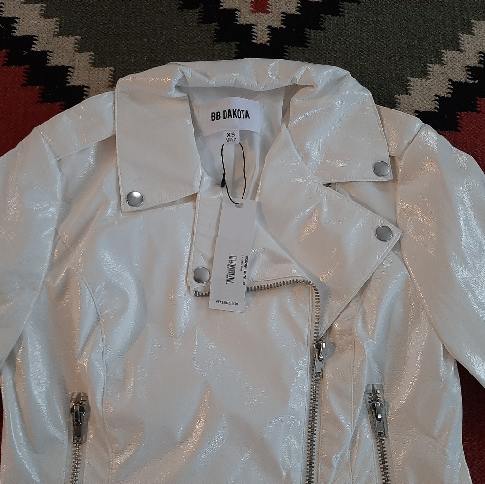 BB DAKOTA It's Electric Vegan Leather Moto Jacket Shiny White XS - Picture 6 of 15